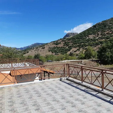 Ariadni شقة كالافريتا